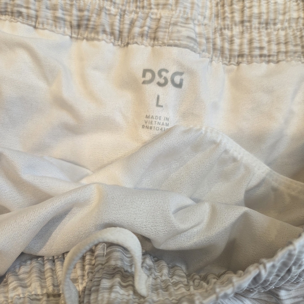 DSG Women's Stride Mid-Rise Shorts Large White Gray New Running Yoga Workout - Picture 3 of 9